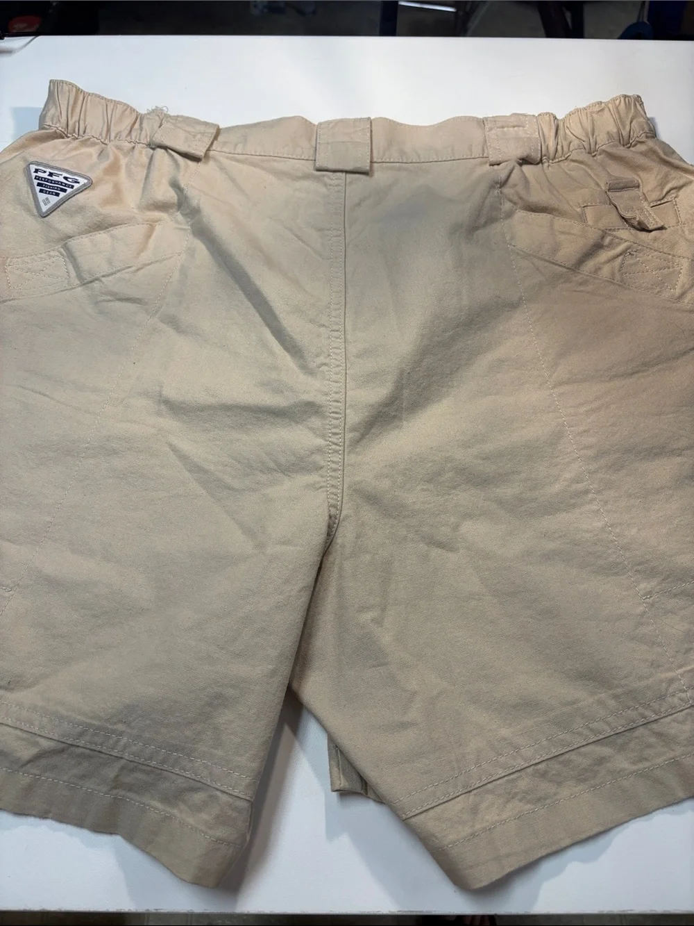 Columbia Men's Tan Cargo Shorts with Pockets - Picture 4 of 4